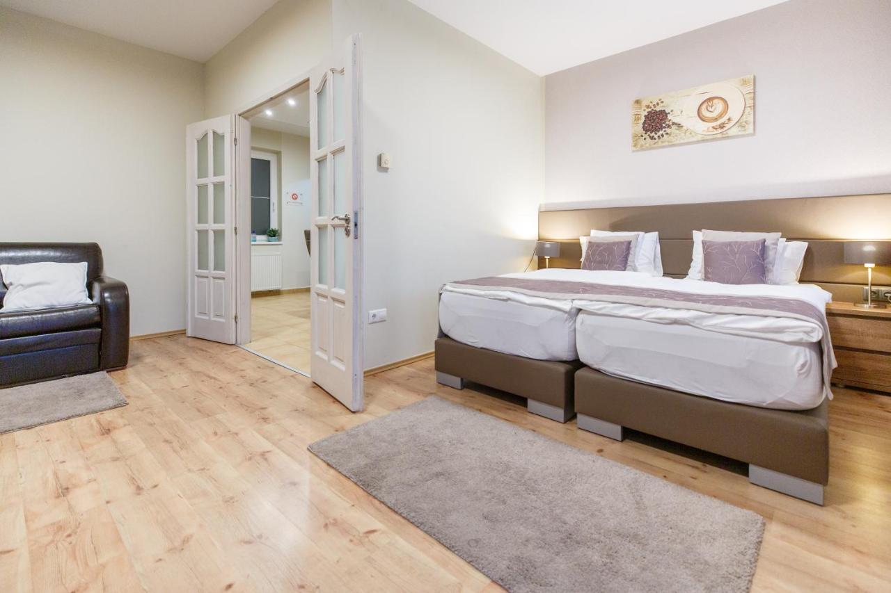 Mokka Apartments มิชโคลซ์ ภายนอก รูปภาพ