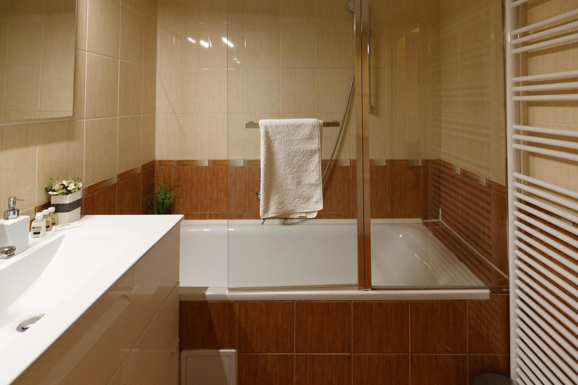 Mokka Apartments มิชโคลซ์ ภายนอก รูปภาพ