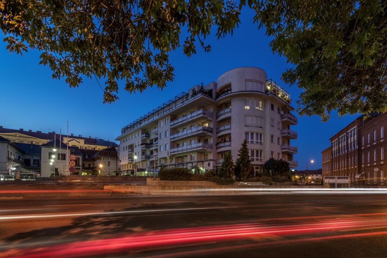 Mokka Apartments มิชโคลซ์ ภายนอก รูปภาพ